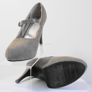 Lovely Taupe Suede By Jaclyn Smith Size 7.5 Medium